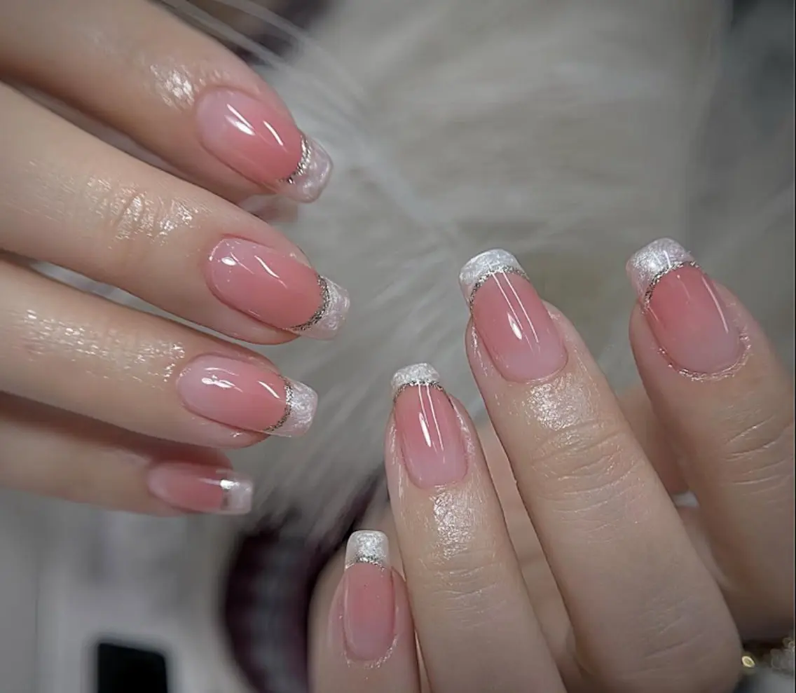 ネイル オーロラネイル フレンチネイル ジェルネイル ハロウィン キラキラネイル H.baby Nail Salonのネイルデザイン