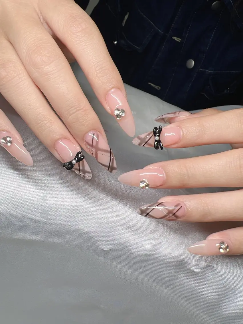 ネイル 長さ出し グラデーション 卒業式 キラキラネイル マグネットネイル Lee Nailsのネイルデザイン