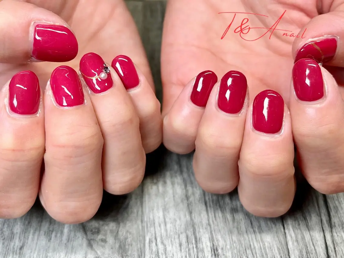 ネイル ジェルネイル ワンカラーネイル 赤色 スカルプネイル ショートネイル T&A nailのネイルデザイン