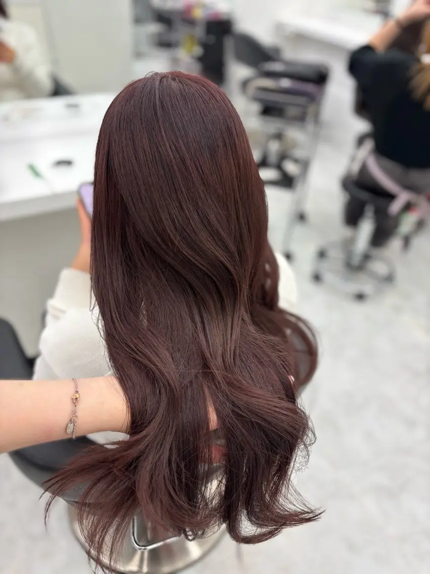 セミロング カラー 抜け感レイヤー︴ ニュアンスカラーのヘアスタイル