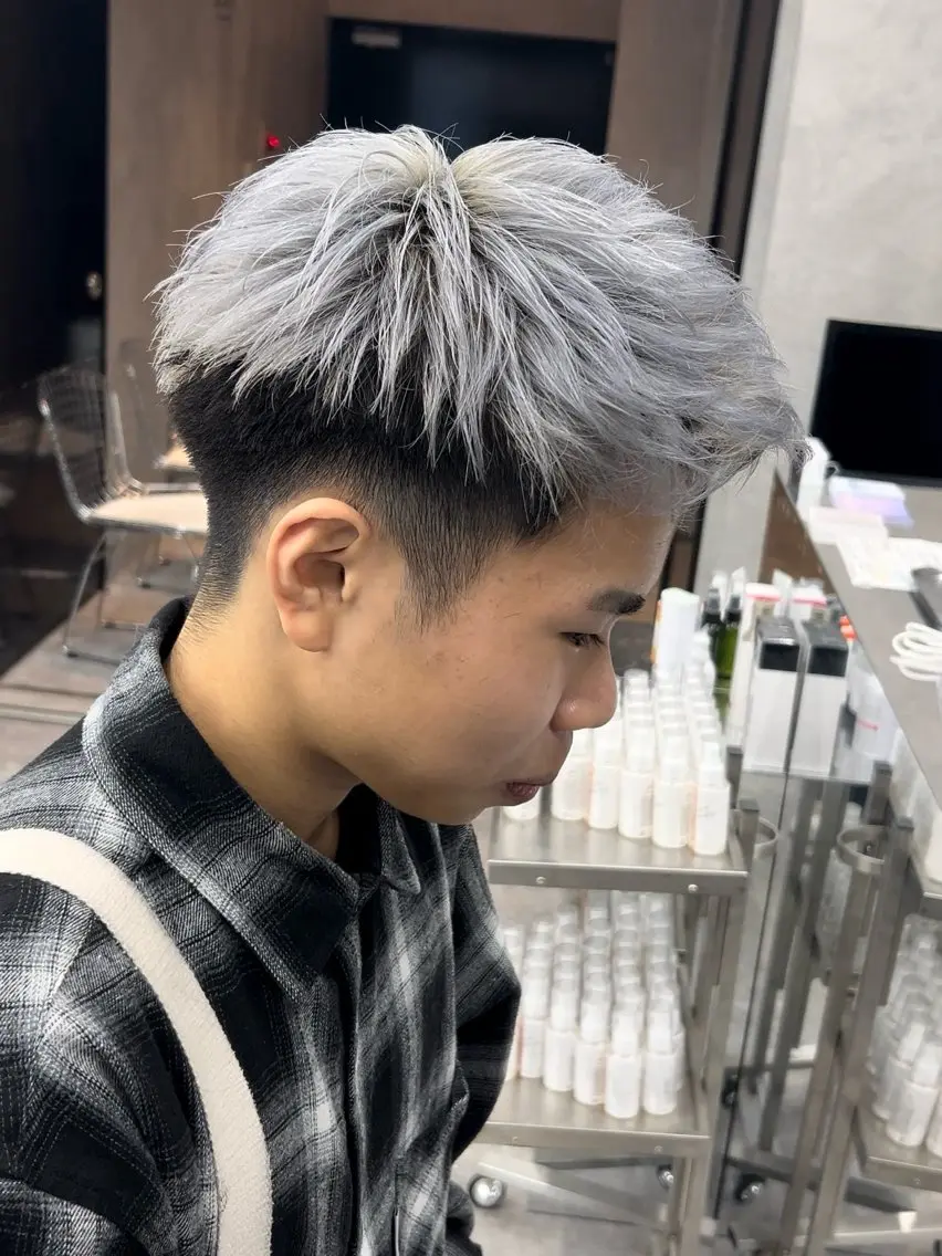 ショート カラー パーマ ヘアアレンジ メンズ ショートボブ メンズバレイヤージュ メンズブリーチ メンズハイライト メンズハイトーン カット ヘアカラー ヘアセット メンズヘアのカリスマ 北地　空のヘアスタイル