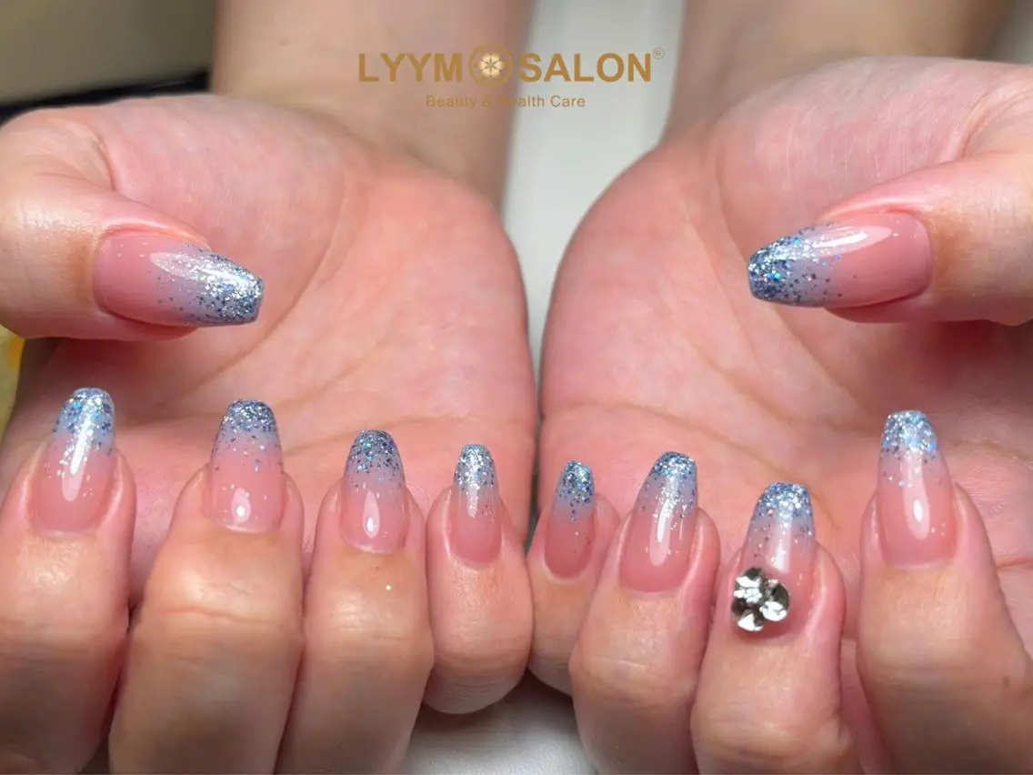 ネイル ブルー フラワーネイル グラデーション 韓国ネイル ラメ(グリッター) ハンドネイル ハンドケア LYYM Salon Miraのネイルデザイン