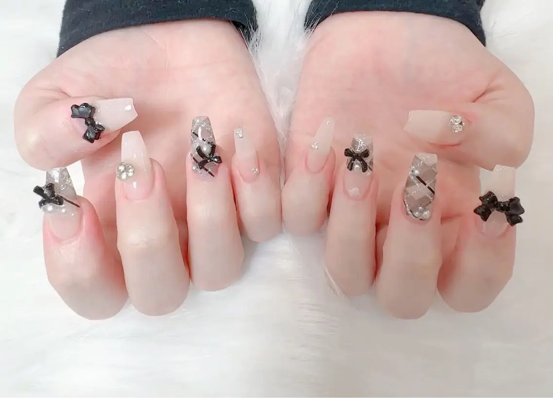 ネイル チークネイル 韓国ネイル マグネットネイル オフィスネイル リボン ハンドネイル SHE. Nail Otsukaのネイルデザイン