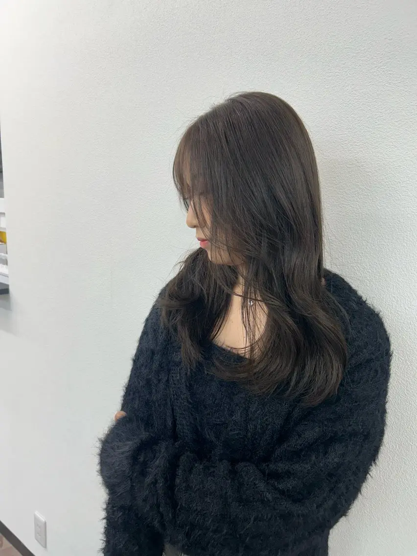 ロング カラー アッシュ アッシュブラウン ブラウンカラー 透明感カラー Libett 🌿 山下 優花のヘアスタイル