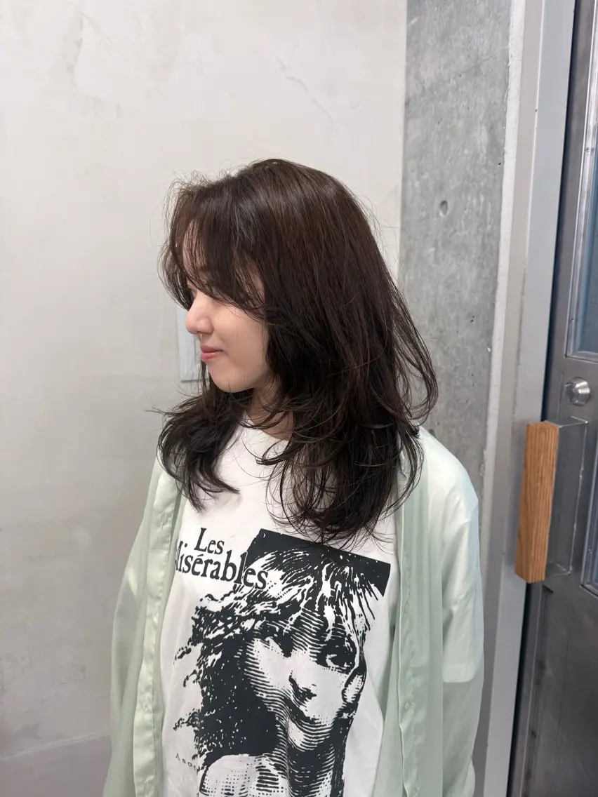 ロング カラー ロングレイヤー アッシュ ベージュカラー ブリーチ 透明感カラー カット ヘアカラー トリートメント 誰より丁寧なカット/ 小林輝/レイヤーのヘアスタイル