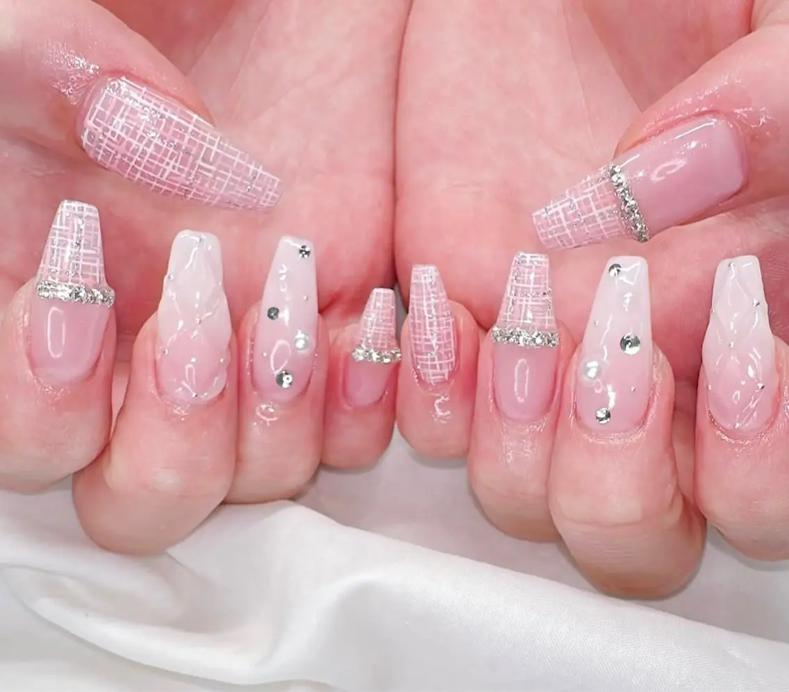 ネイル グラデーション キラキラネイル ワンカラーネイル 冬ネイル Jenn Nail Salonのネイルデザイン