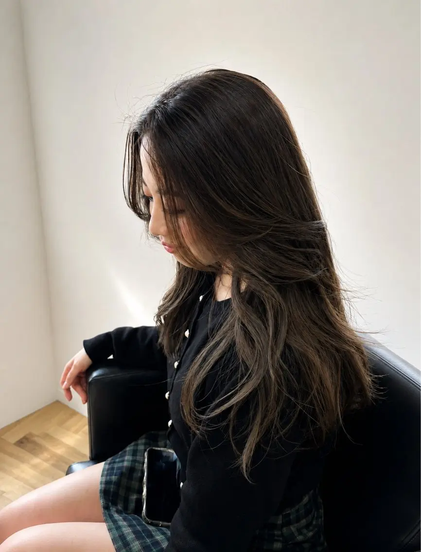 ロング カラー ベージュカラー レイヤーカット 石橋 桃花のヘアスタイル