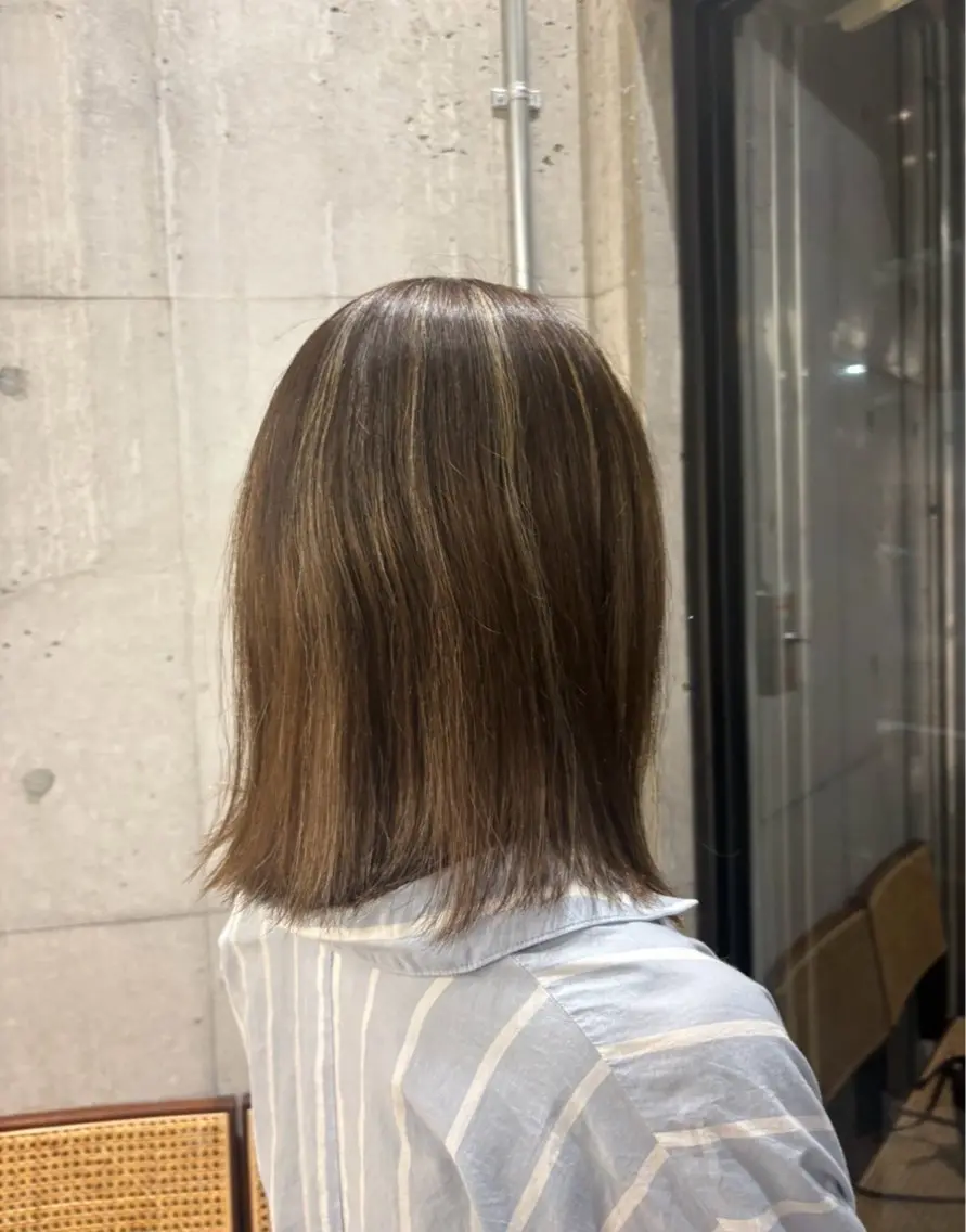 ミディアム ハイライト 飯田 優恵のヘアスタイル