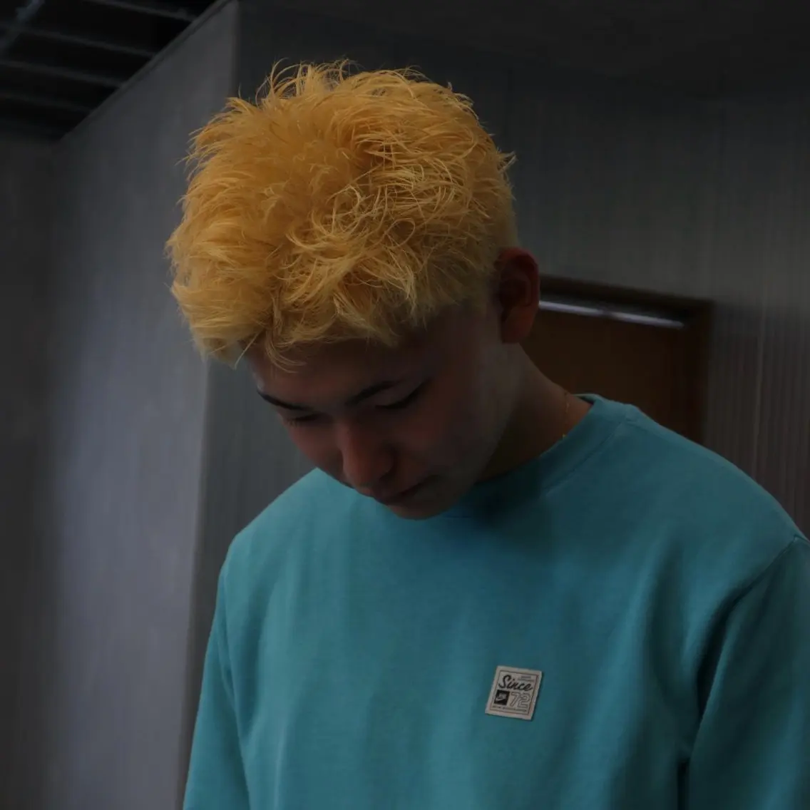 カラー メンズ メンズブリーチ 黒髪 ブリーチ ブルーカラー ブルーブラック ヘアカラー ⭐️フウタ⭐️/郡山 /透明感カラーのヘアスタイル