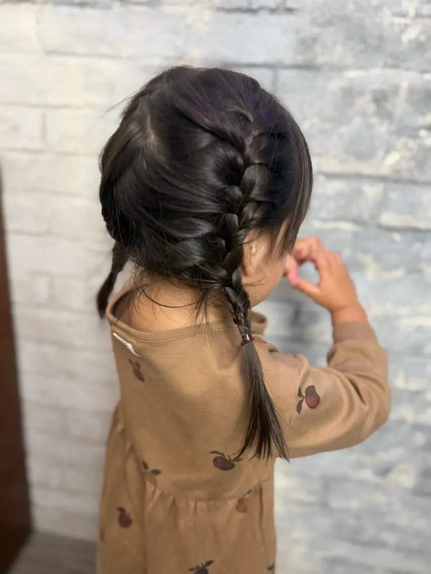 キッズ 子どものヘアアレンジ 韓国ヘア✨グレージュ カラーasamiのヘアスタイル