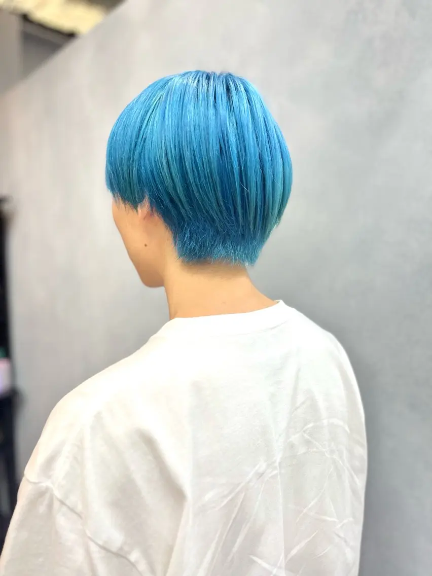 ショート カラー メンズ ブルーカラー ヘアカラー 🎀♥️推しカラー tomoka💜🍭のヘアスタイル
