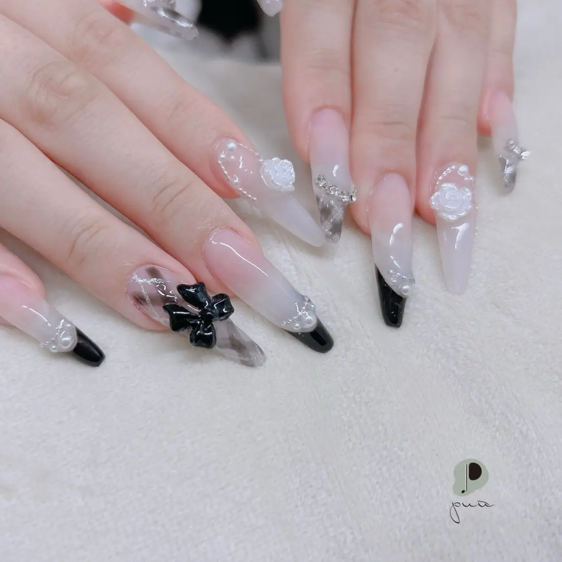 ネイル フレンチネイル リボン スカルプネイル 冬ネイル ハンドネイル Nail salon puu kyotoのネイルデザイン