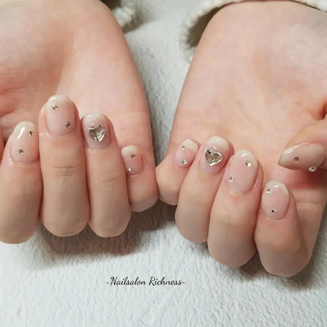 ネイル チークネイル ワンホンネイル I. Yukariのネイルデザイン
