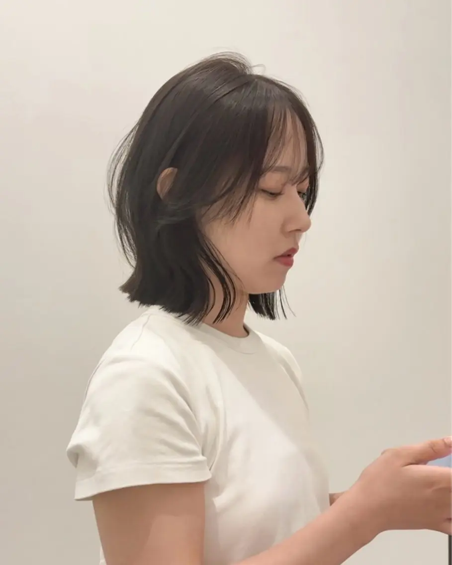 ショート カラー パーマ ヘアアレンジ メンズ 切りっぱなしボブ メンズ韓国風 ボブ くせ毛 髪質改善 カット トリートメント 切りっぱなしヘアボブ ミディアムヘアRYOのヘアスタイル
