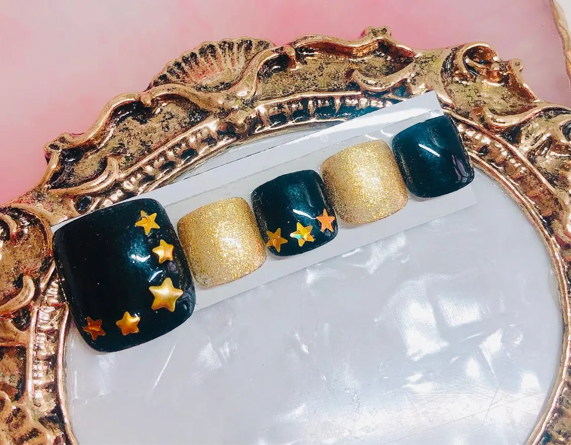 ネイル フットネイル フットネイル CROWN プライベートサロンのネイルデザイン