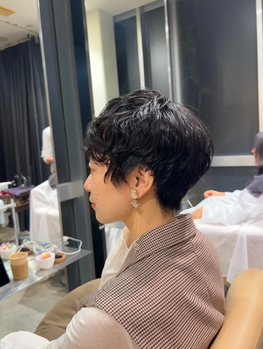 ショート ショートヘア バタフライレイヤー/ ニシトモユキのヘアスタイル