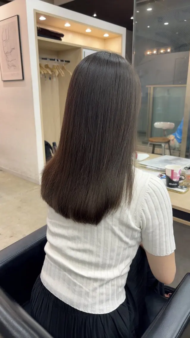 セミロング パーマ トリートメント カット 縮毛矯正 🪽髪質改善縮毛矯正 🤍MIU🤍のヘアスタイル