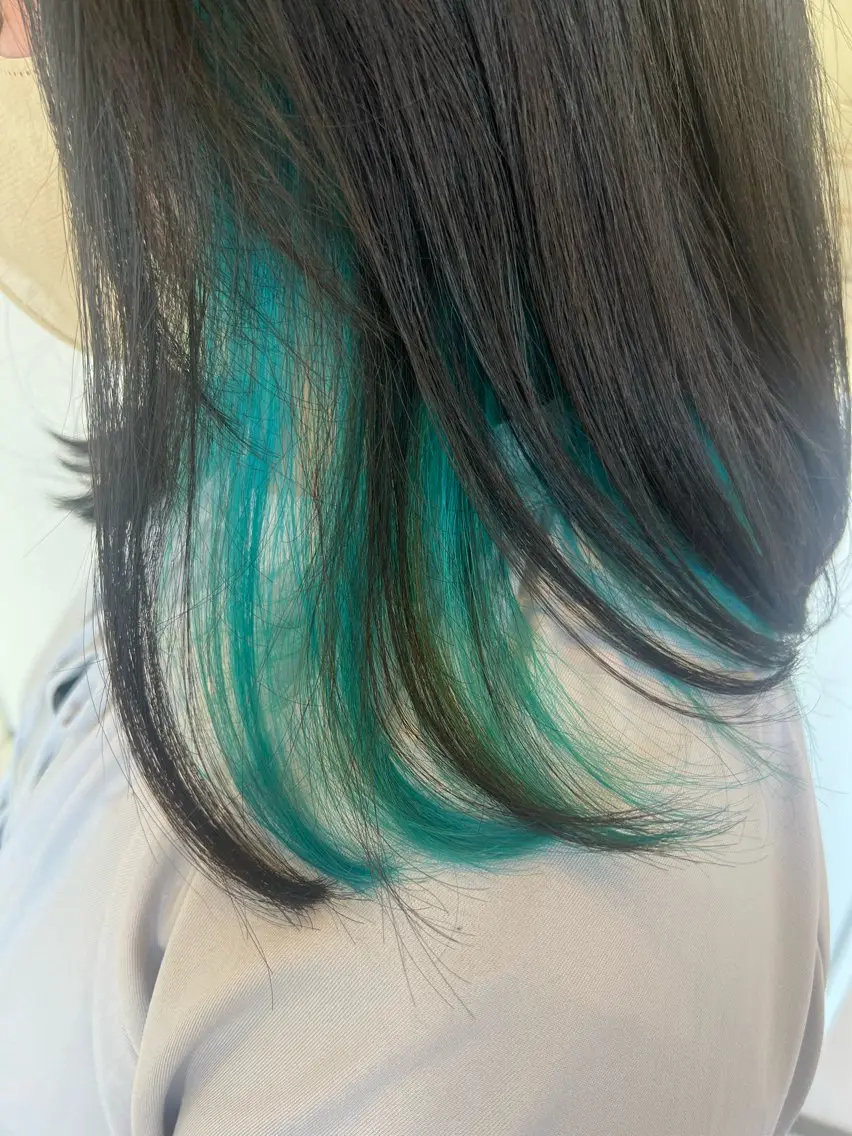 セミロング ヘアカラー 下岡 奈津美のヘアスタイル