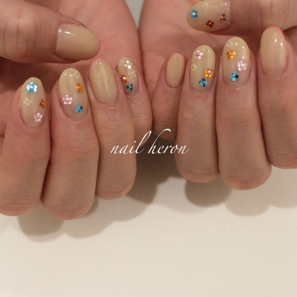 ネイル フラワーネイル ホログラムネイル ハンドネイル saki_ nail heronのネイルデザイン