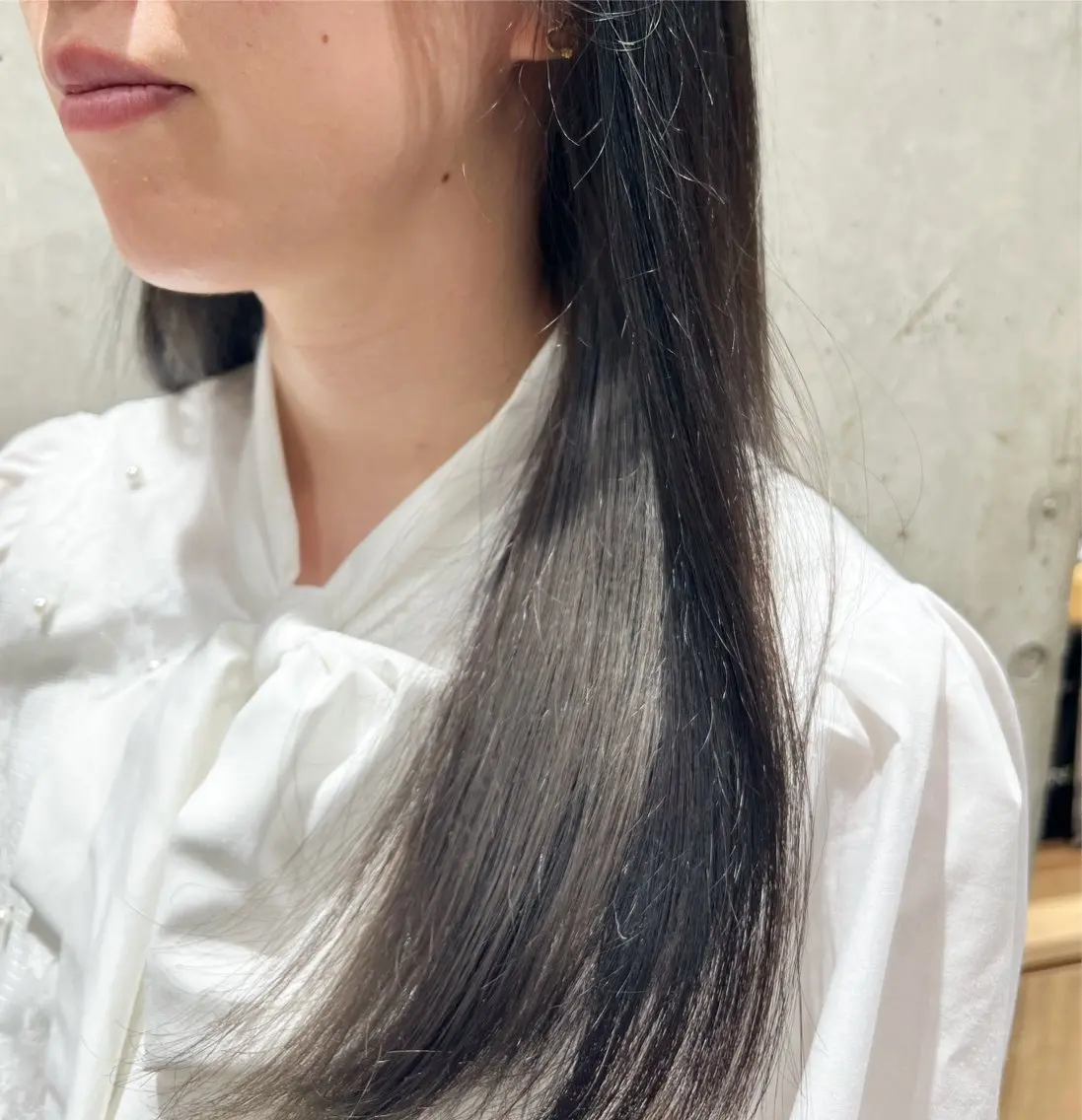 セミロング カラー 畑中 香穂のヘアスタイル