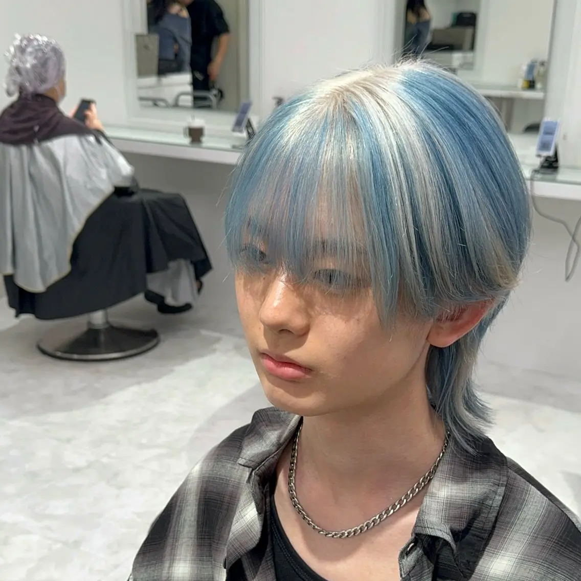 ショート カラー ヘアアレンジ ウルフカット×ハイ トーン職人🤍ゆうひのヘアスタイル