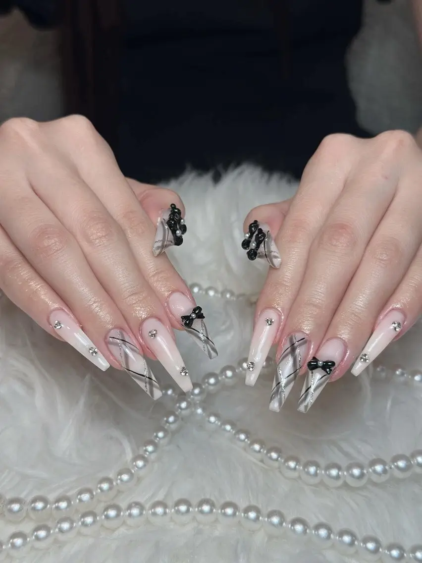 ネイル チークネイル ドット フレンチネイル グラデーション ハート ハンドネイル Julli NailStudioのネイルデザイン