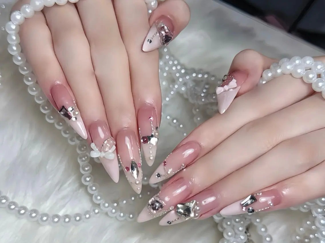 ネイル フットネイル ジェルネイル 韓国ネイル マグネットネイル 持ち込み ハンドネイル Huyn Nail Shinjyukuのネイルデザイン