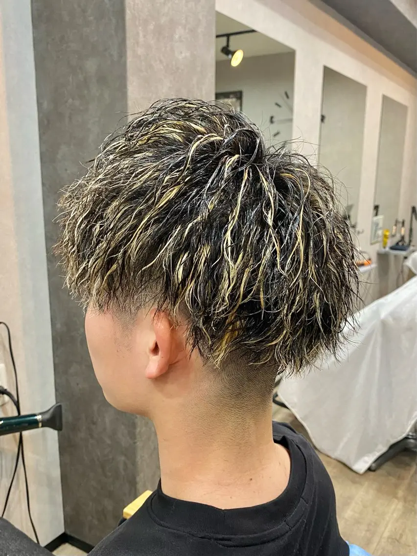 ショート ハイライト カット ヘアカラー 田口 慎士のヘアスタイル