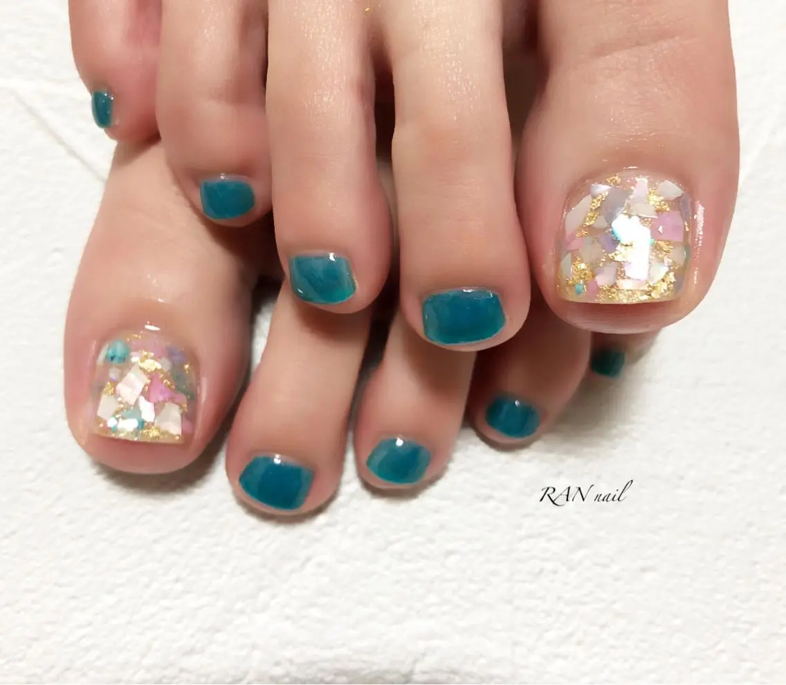 ネイル ブルー フットネイル ゴールド キラキラネイル オフィスネイル ハンドネイル フットネイル RAN nailのネイルデザイン