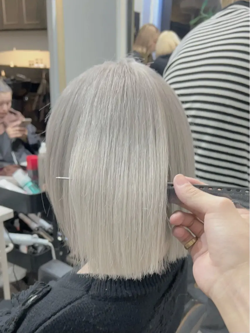 ショート カラー カット ヘアカラー トリートメント ヘアセット 🫧艶ダブルカラー ブリーチ🫧トモヤのヘアスタイル