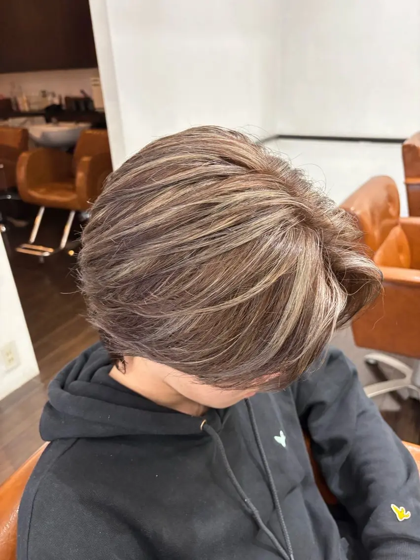 ショート カラー メンズ メンズハイライト ハイライトカラー シルバー ハイライト ヘアカラー トリートメント 本間友也/透明感 /ハイトーンのヘアスタイル