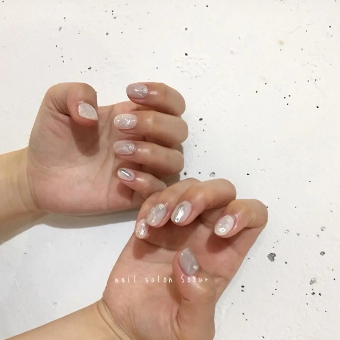 ネイル アートネイル ジェルネイル 持ち込み シルバー ホワイト ハンドネイル nail salon Soeurのネイルデザイン