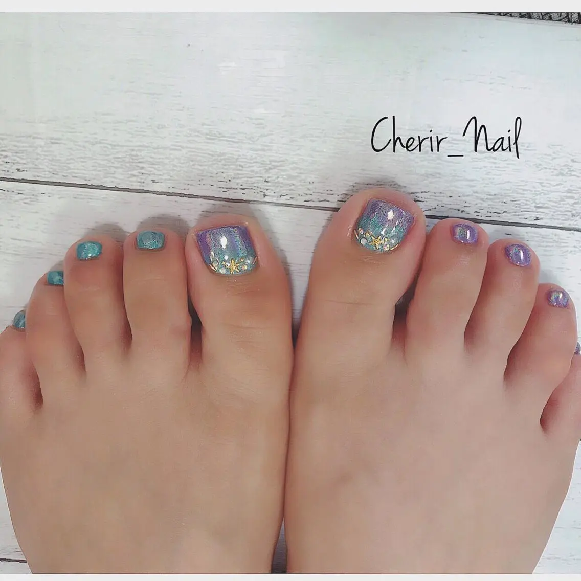 ネイル カジュアル キラキラネイル ミラーネイル パープル 夏ネイル Cherirnail kaoriのネイルデザイン