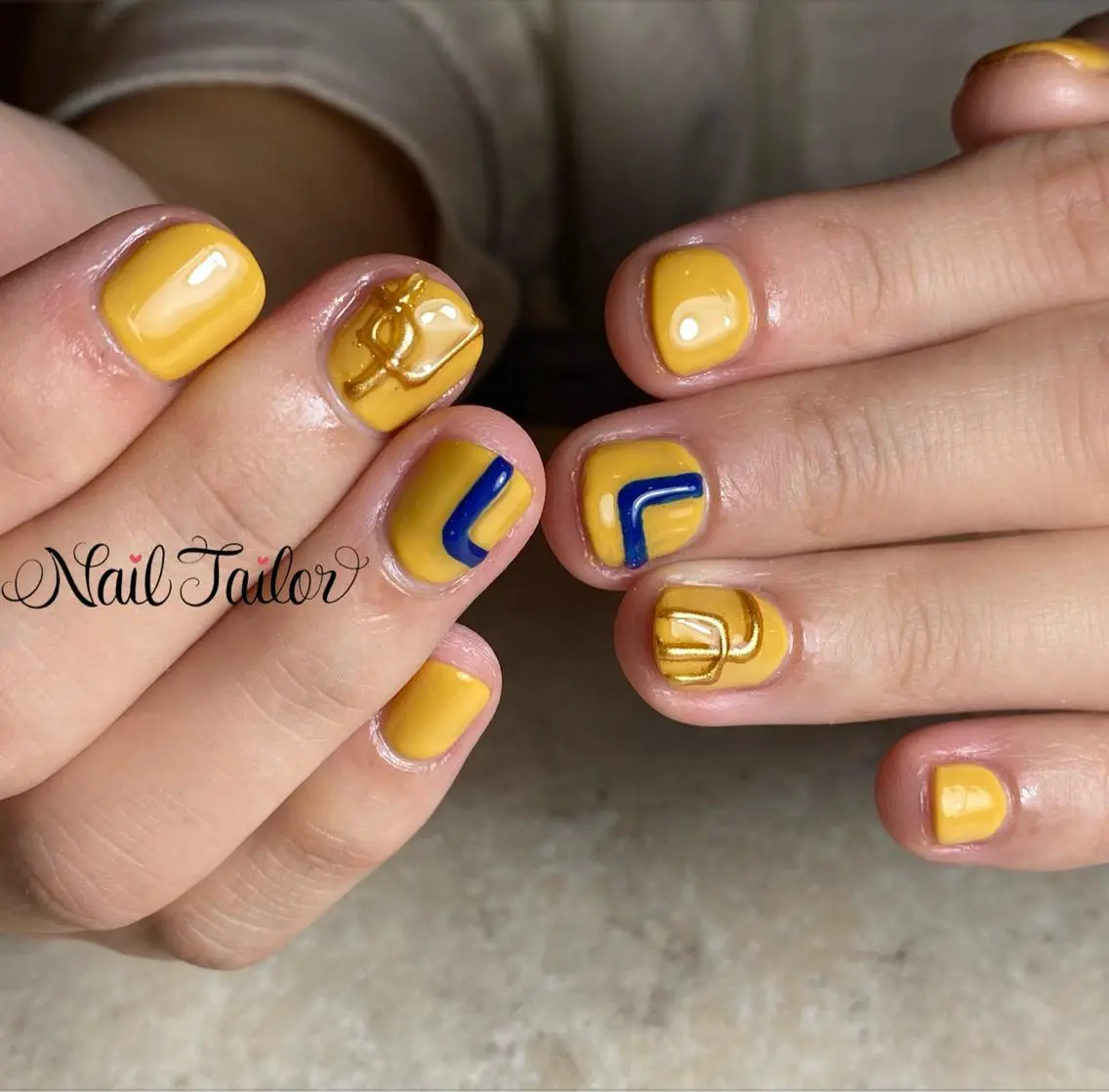 ネイル ミラーネイル ショートネイル 黄色 NailTailor ネイルテイラーのネイルデザイン