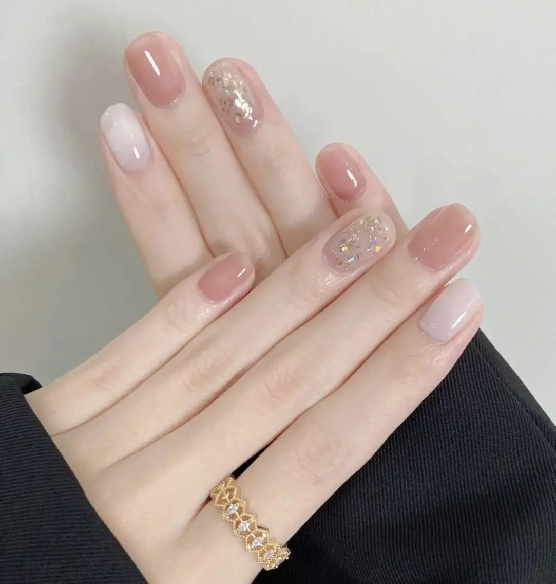ネイル シンプルネイル Queen‘s なんのネイルデザイン