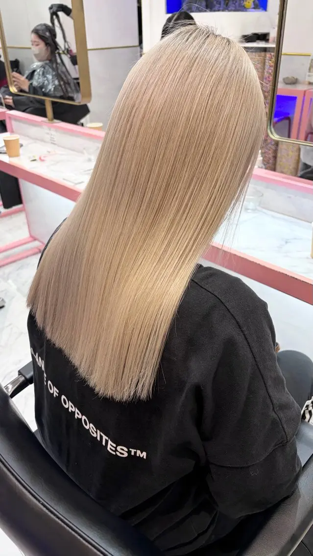 ロング カラー ベージュカラー ブリーチ ホワイトベージュ ヘアカラー トリートメント レイン🌏🌱 似合わせ/ハイトーンのヘアスタイル