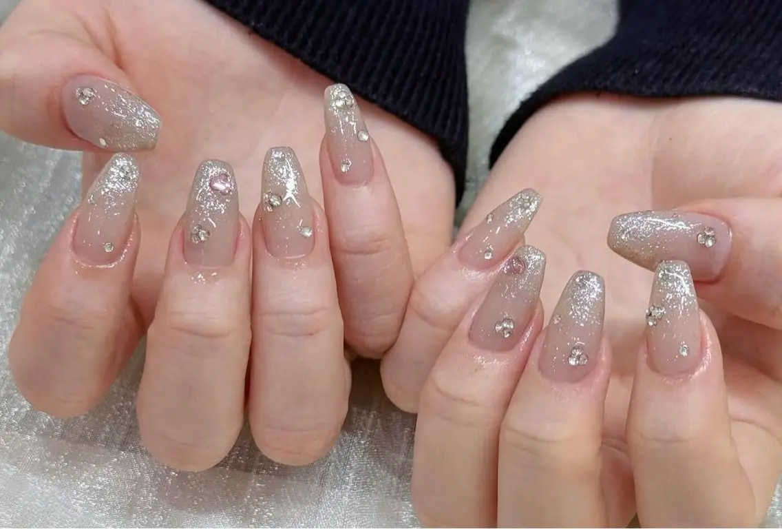 10本チップ長さ出し+ワンカラ 、マグネット、ラメの写真