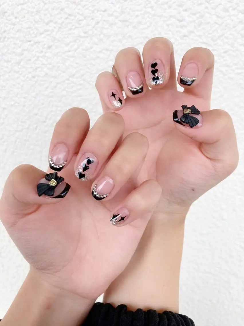 𐊗𐊫𐊣𐊠𐊲𐊖パーツもつけたいな6本 🐻🎀🫧  ▶︎他のお爪はシンプルネイルになります˚ ༘♡の写真