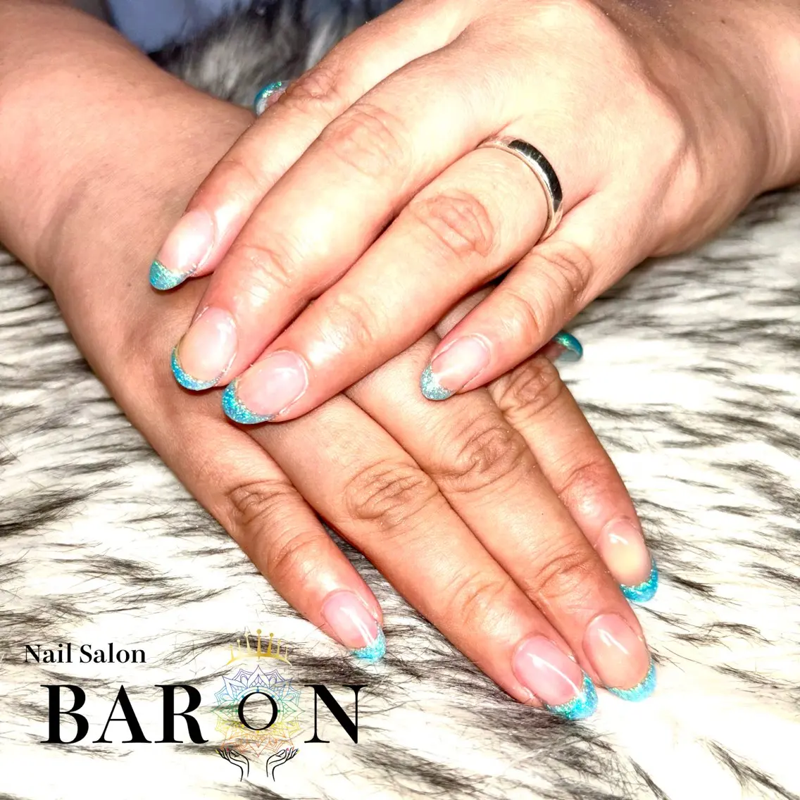 ネイル フレンチネイル キラキラネイル ラメ(グリッター) 水色 ♛︎BARON♛︎ MASHIROのネイルデザイン