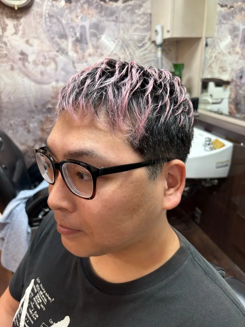 ショート メンズ 刈り上げ 吉田 秀斗のヘアスタイル
