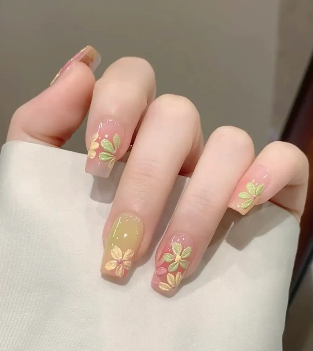 ネイル U+ 美容室のネイルデザイン