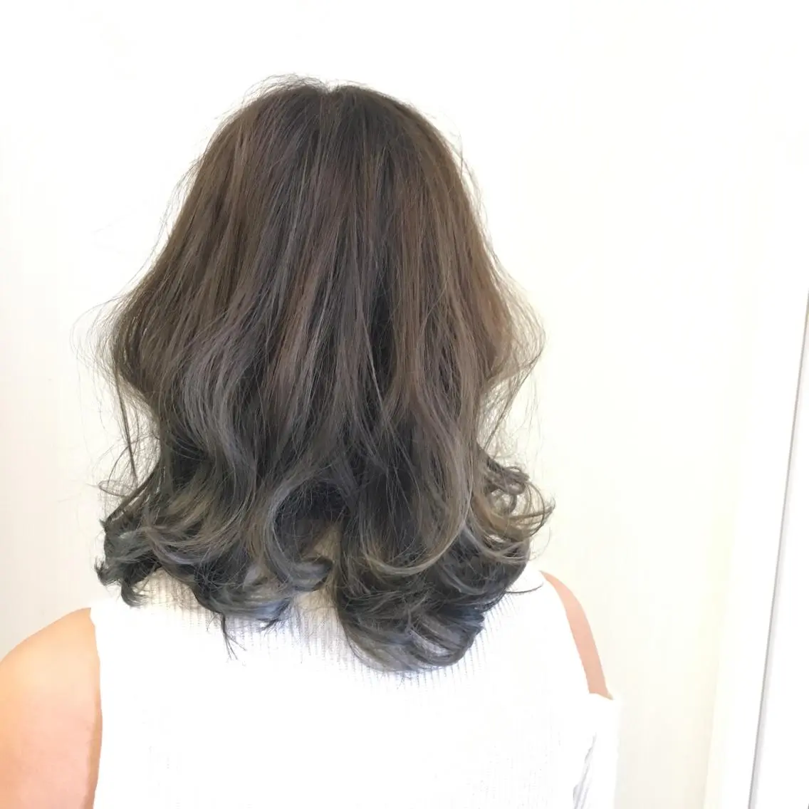 ミディアム セミロング カラー ヘアアレンジ ネイビーカラー 西川 ヒロキのヘアスタイル