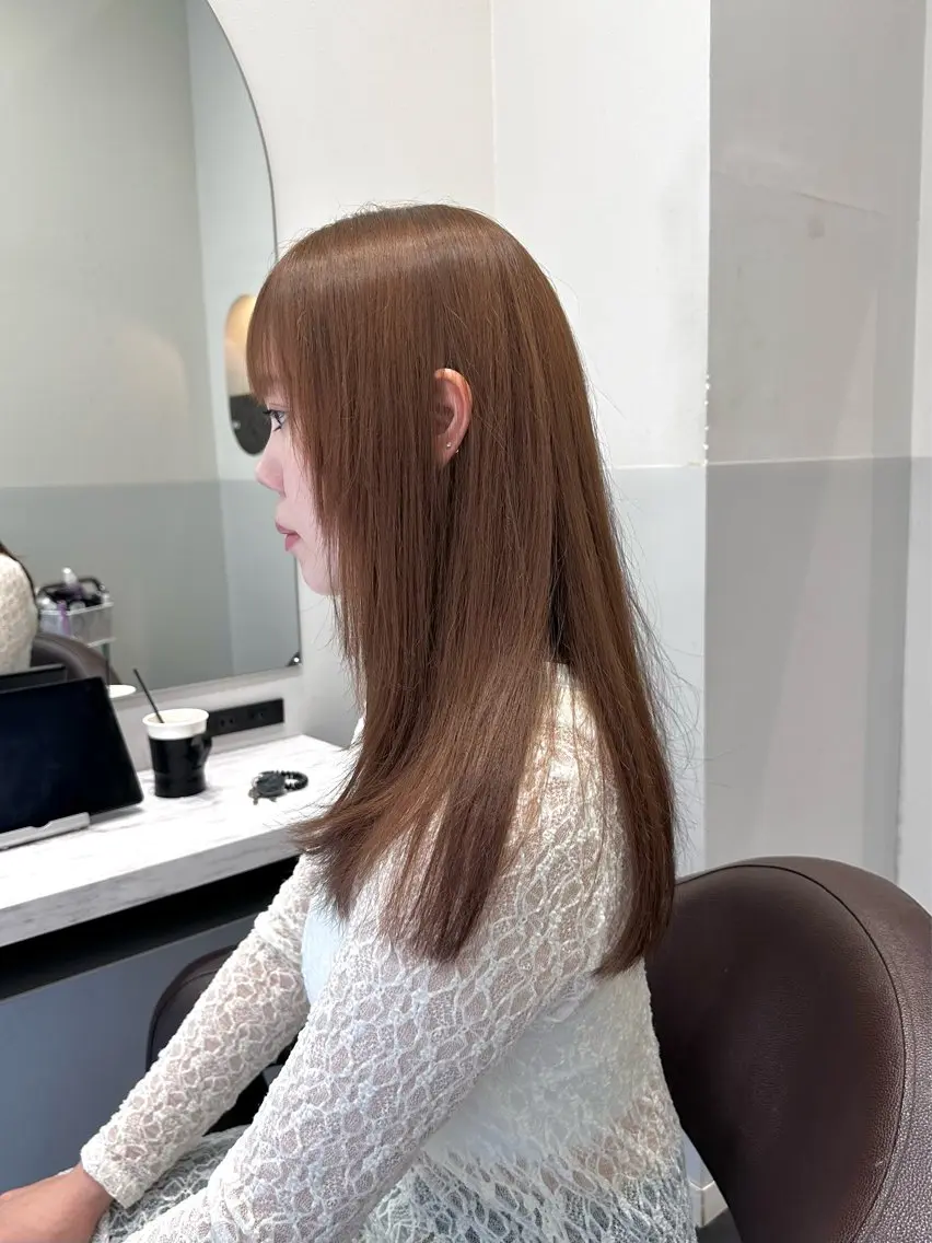 セミロング カラー ベージュカラー ブリーチ ブリーチなしカラー レイヤーカット カット ヘアカラー トリートメント 矢野 晃平のヘアスタイル
