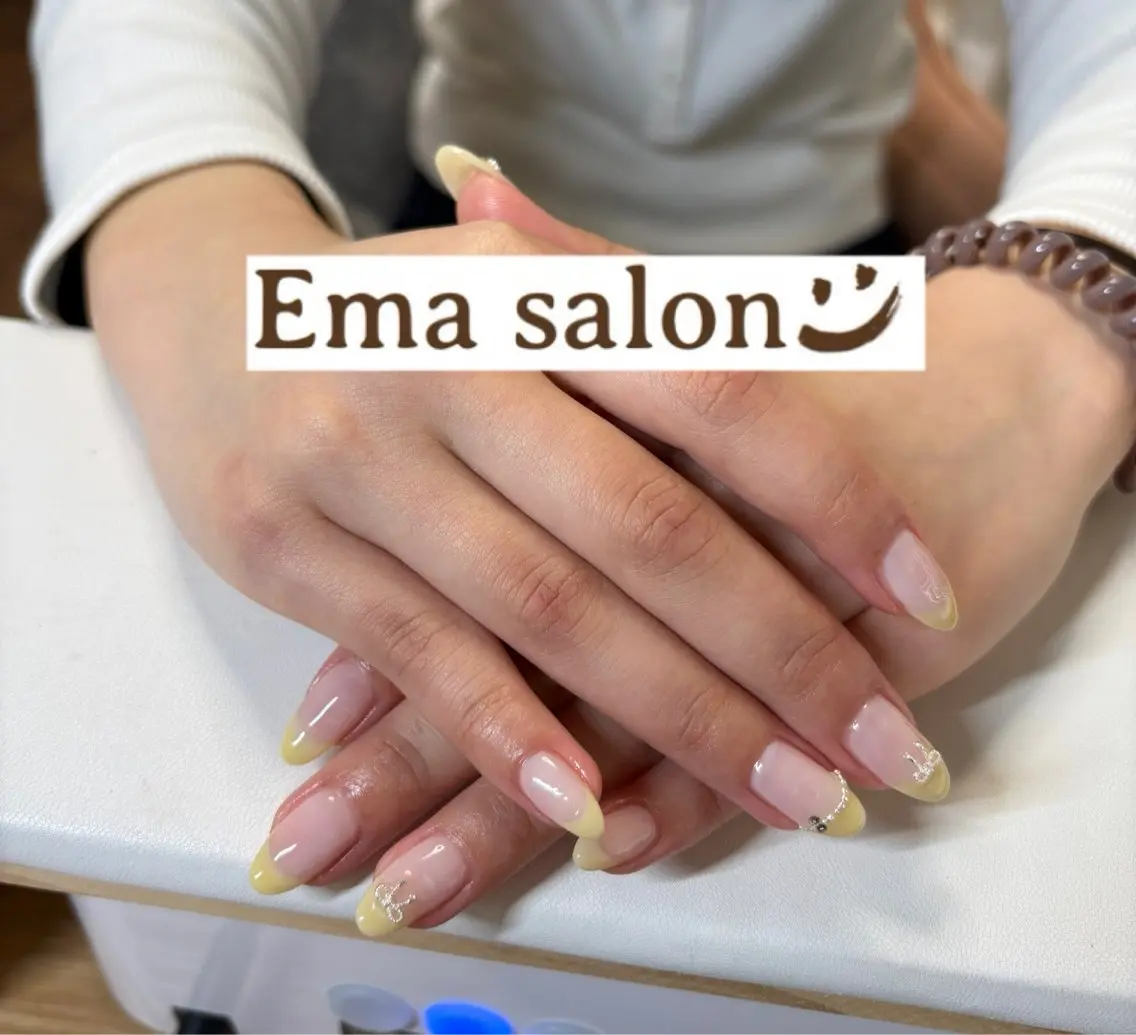 ネイル フレンチネイル 持ち込み 黄色 ハンドネイル Ema salon hiromiのネイルデザイン