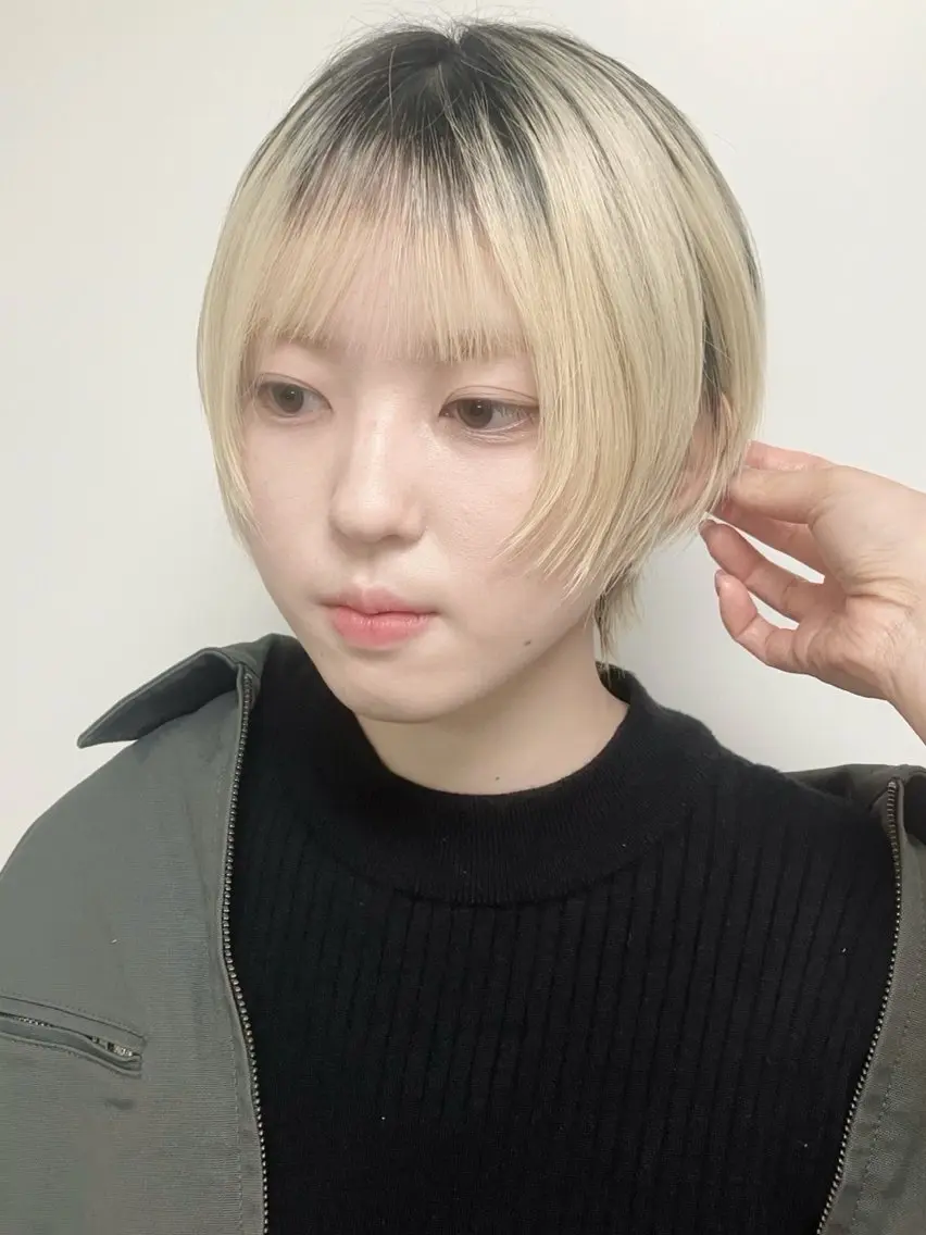 ショート 顔まわりレイヤー 姫カット レイヤーカット カット トリートメント fumikaブリーチ /デザインのヘアスタイル