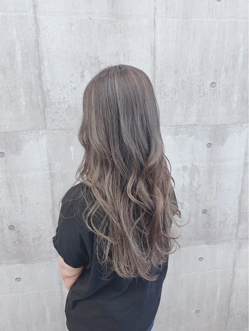 ロング カラー 藤田 麗安のヘアスタイル