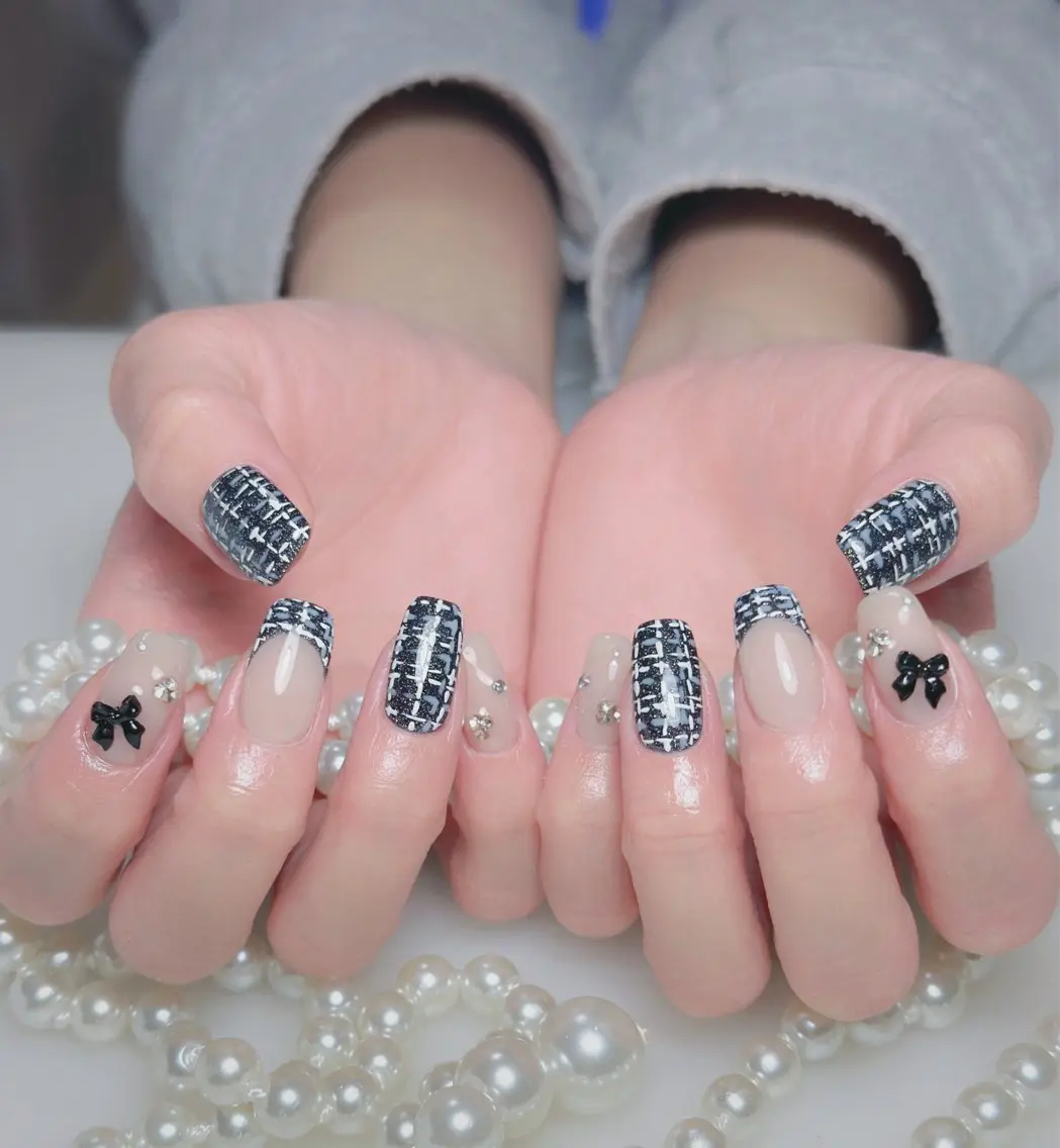 ネイル オーロラネイル 長さ出し フットネイル 韓国ネイル ラメ(グリッター) ハンドネイル 👍thumbs up nail👍のネイルデザイン