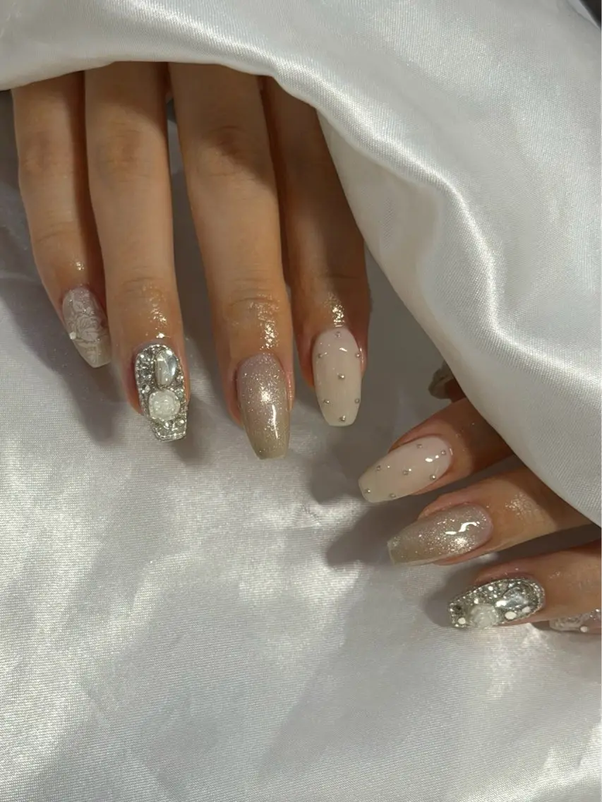 ネイル ハンドネイル フットネイル LAVISH sakiのネイルデザイン