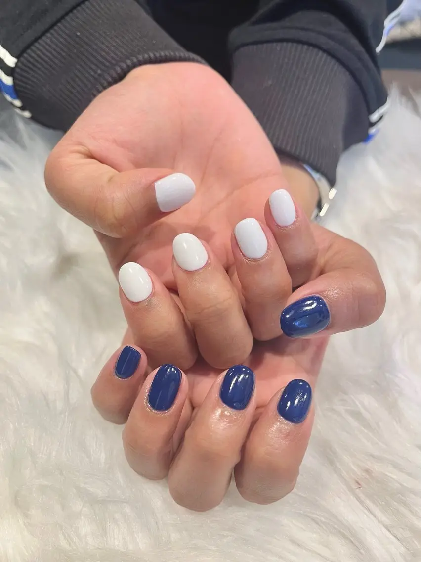 ネイル ネイビー ホワイト ハンドネイル Nobody_ Kotonoのネイルデザイン