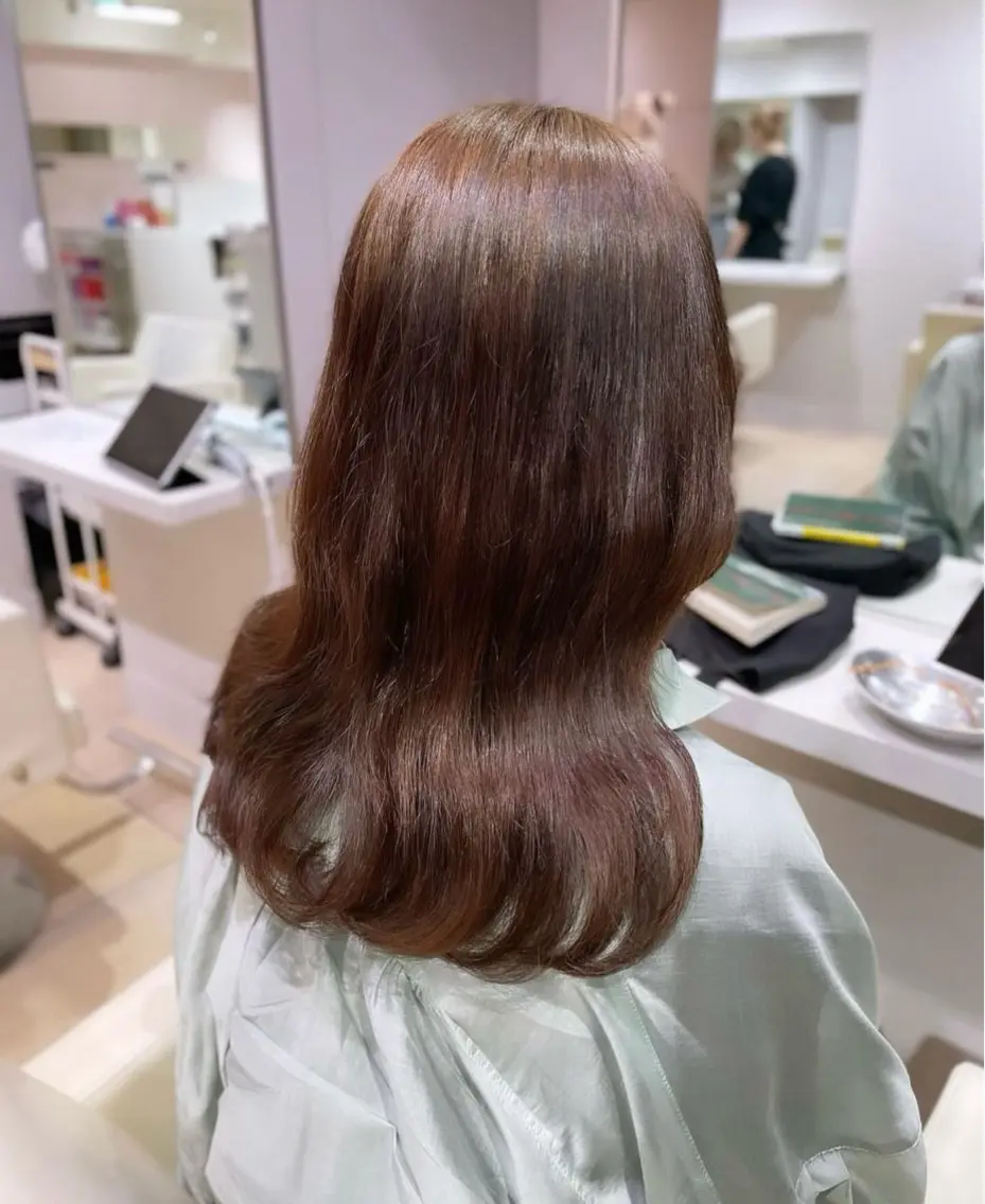 セミロング ヘアカラー トリートメント 大人ガーリーベージュ カラー/新宿/ふたばのヘアスタイル